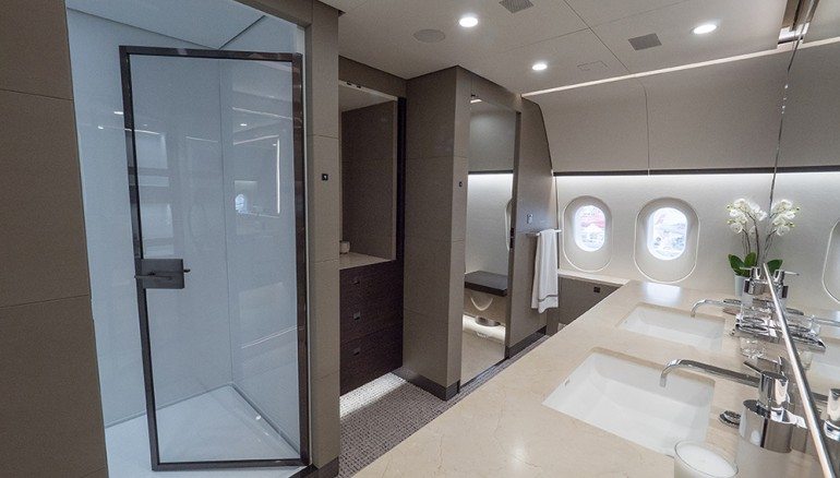 boeing-787-8-master-bath-01