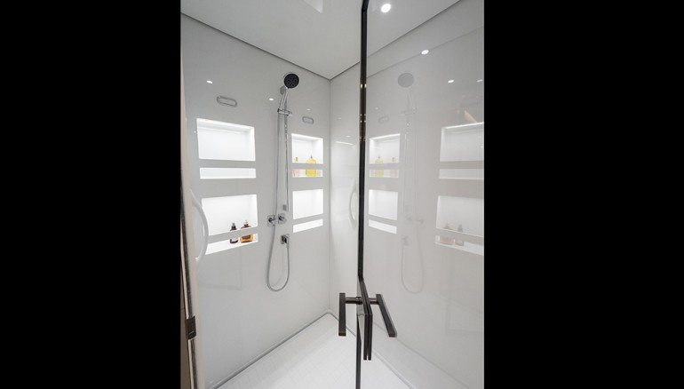 boeing-787-8-master-bath-02