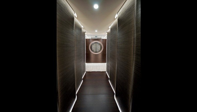 entrance-boeing-787-8