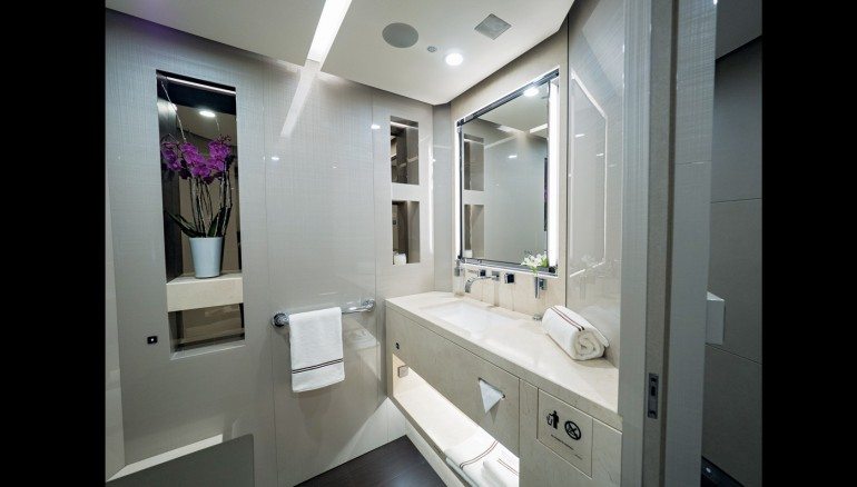 second-bathroom-boeing-787-8